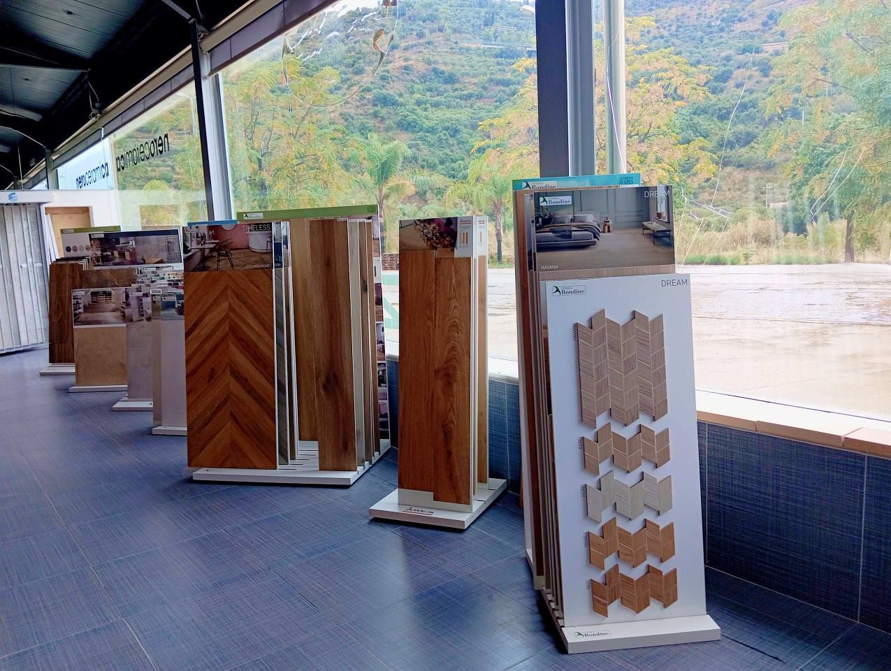 ampio showroom espositivo
