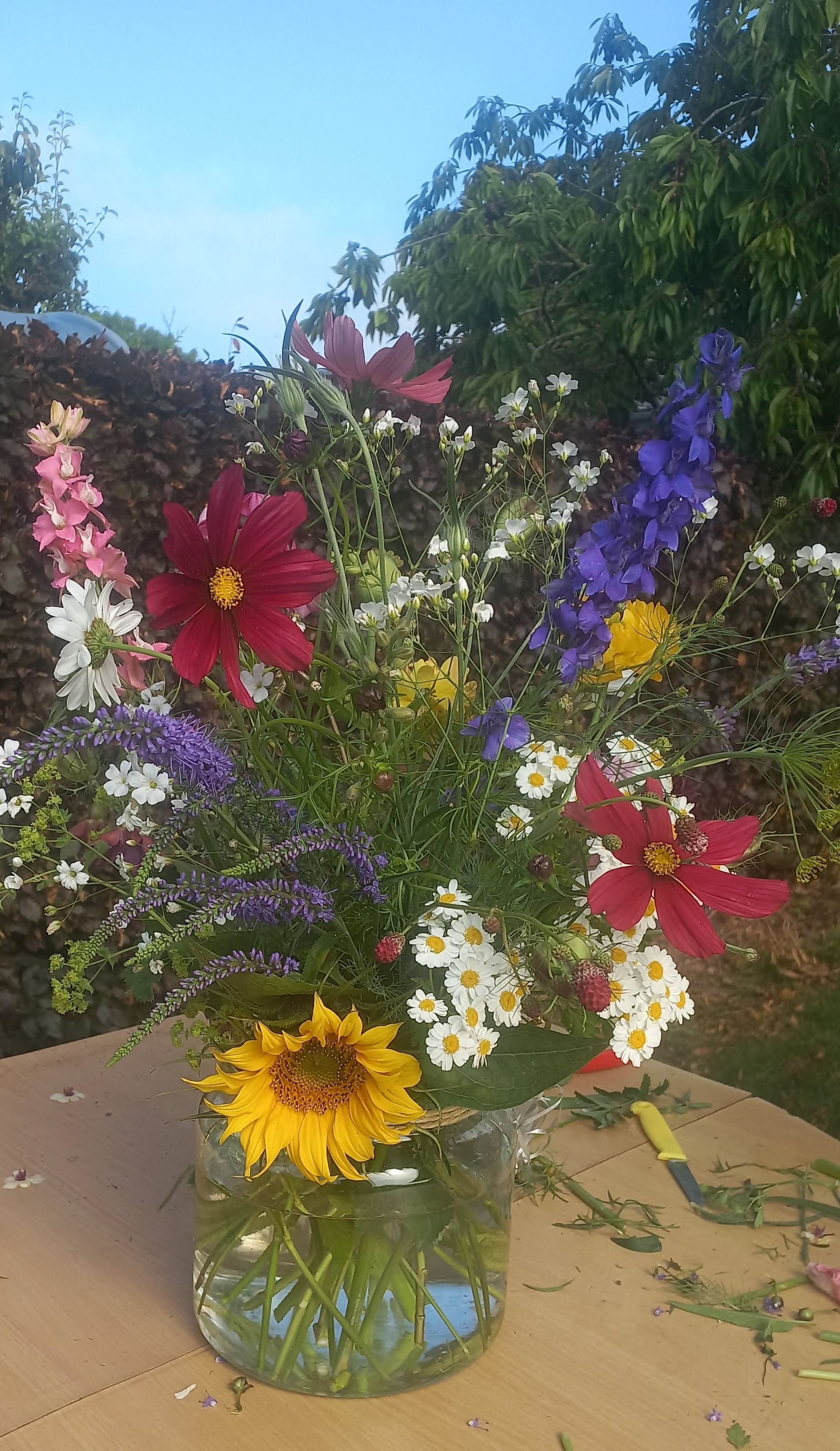 Plukbloemen voor een verjaardag