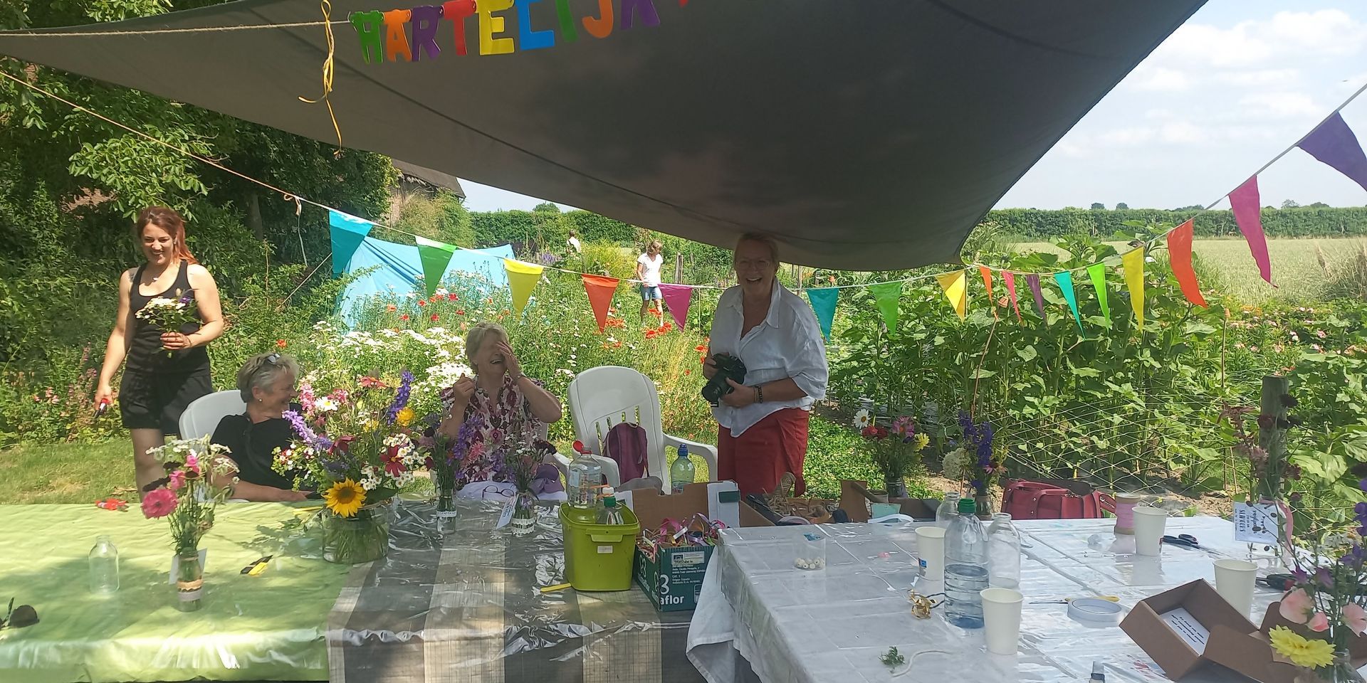 Plukbloemen voor een verjaardag