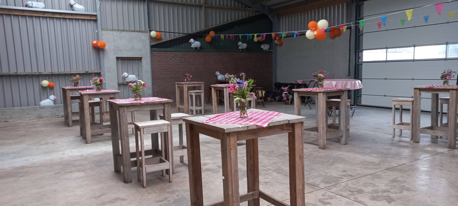 Decoratie op locatie met plukbloemen