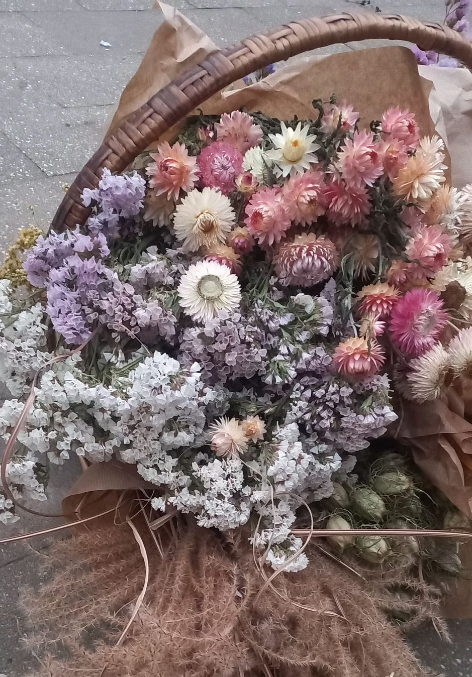 plukmand met droogbloemen