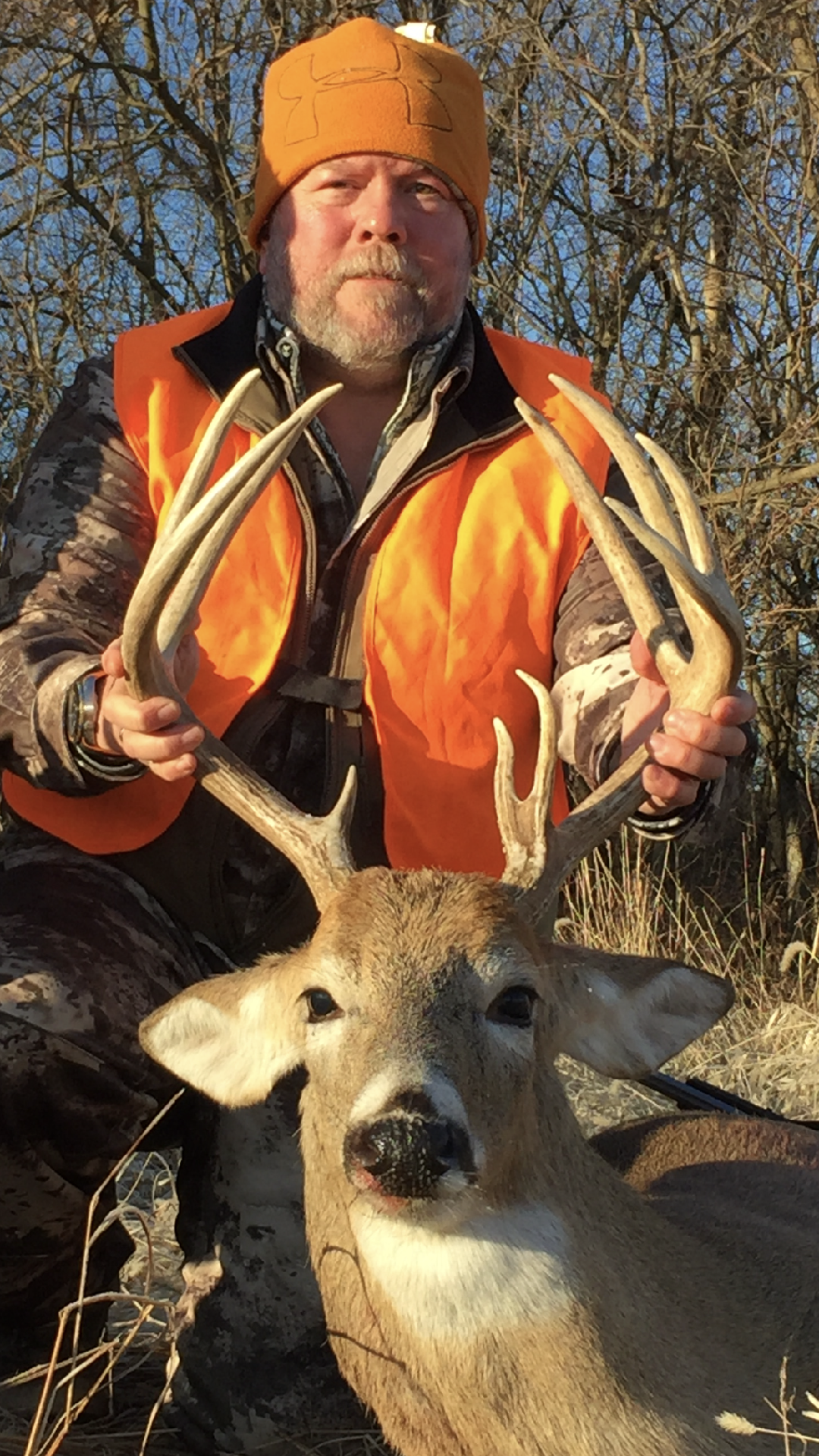 Kansas whitetail deer hunting outfitter, Kansas whitetail deer hunting guide, North, Central, South, KS Deer hunt