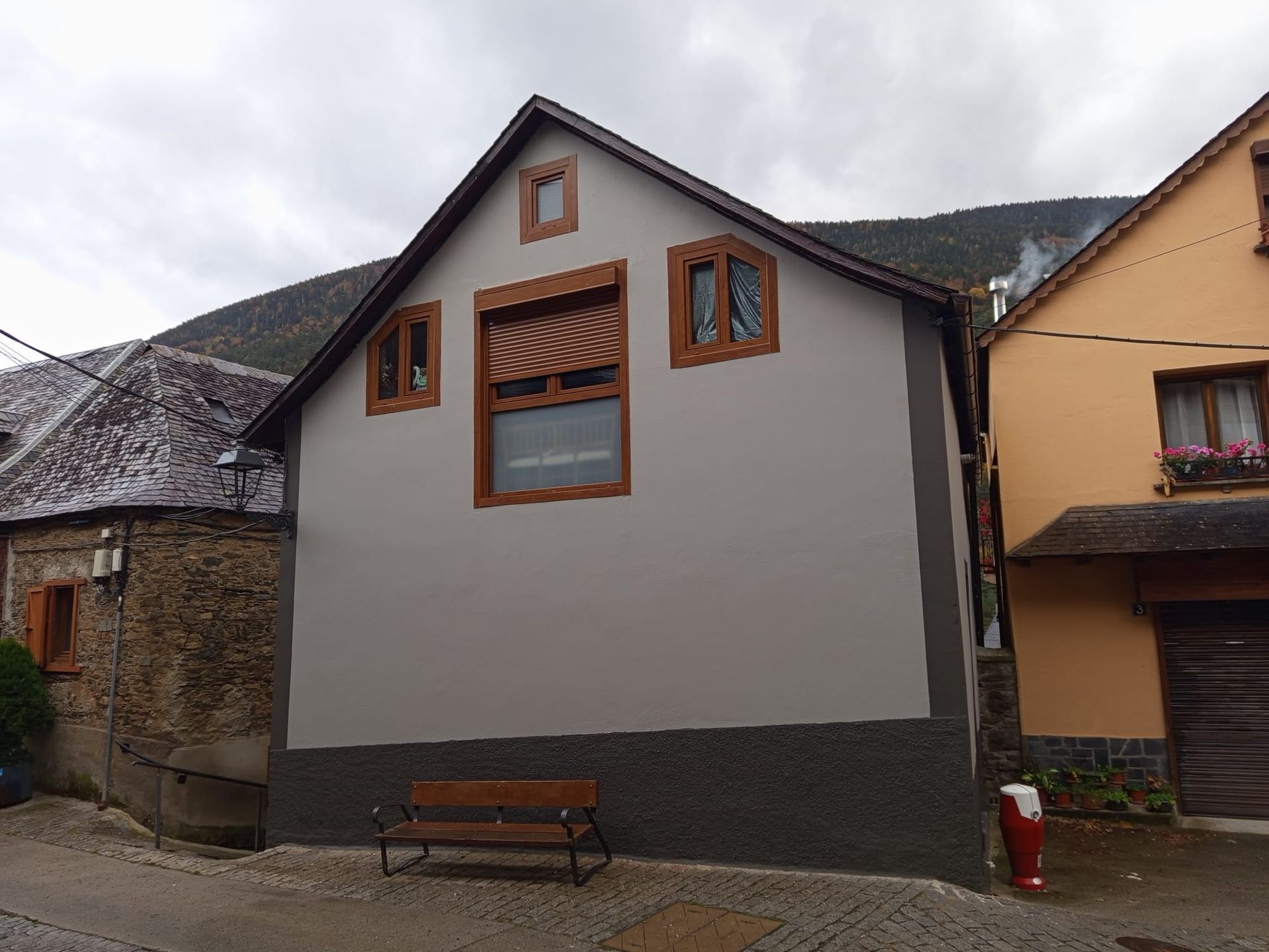 Pintura exterior de vivienda en el Valle de Arán