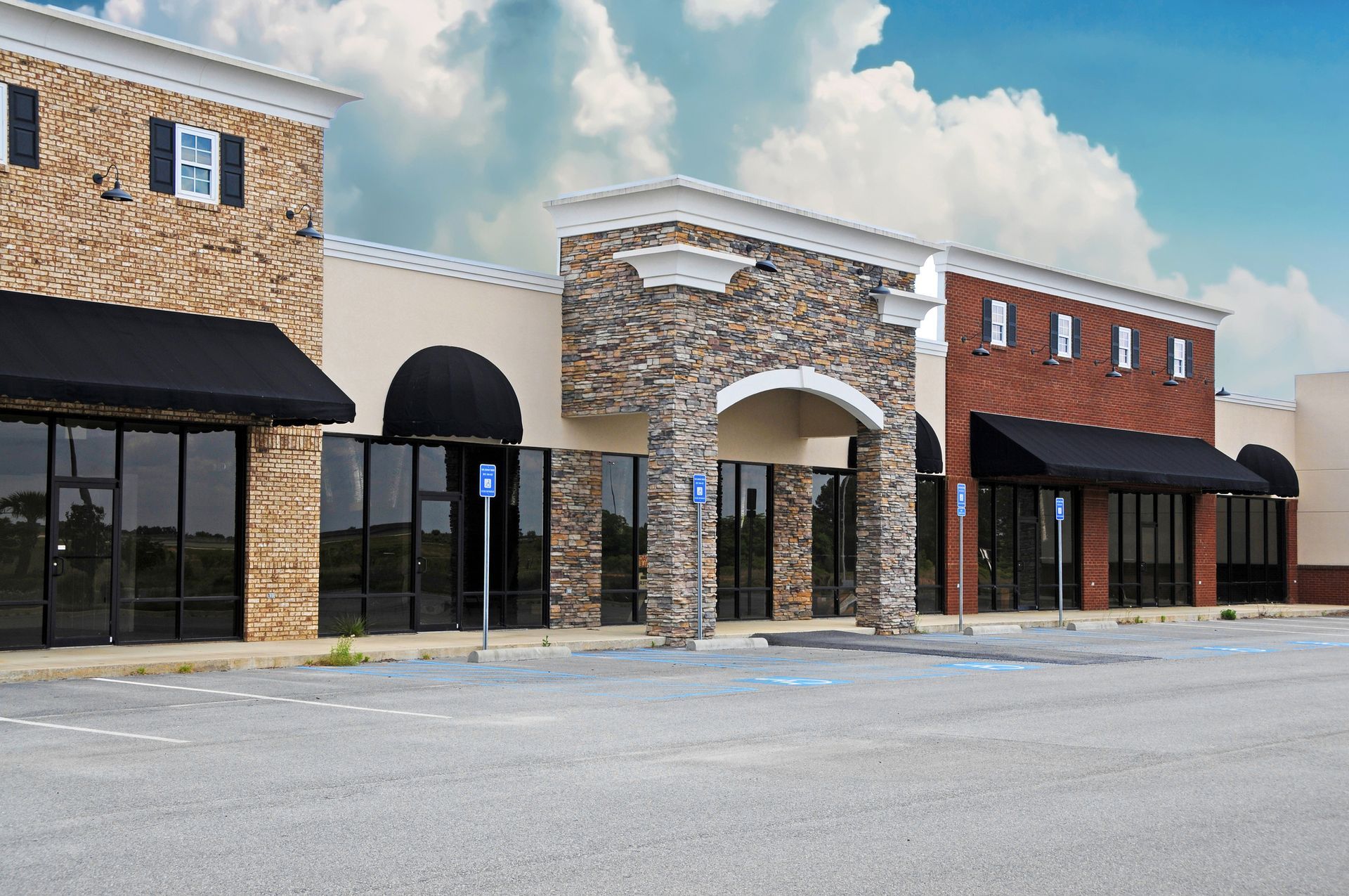 Two Window Washers — Jesup, GA — O'Neal Premier Services Two Window Washers — Jesup, GA — O'Neal Premier Services