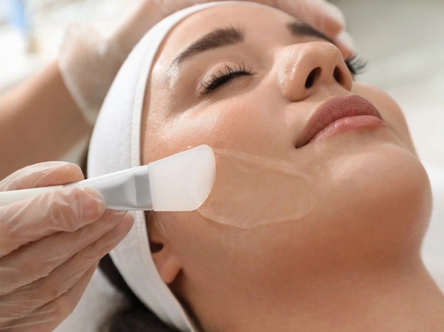 The Skinutrition applying chemical peel in Coventry clinic
