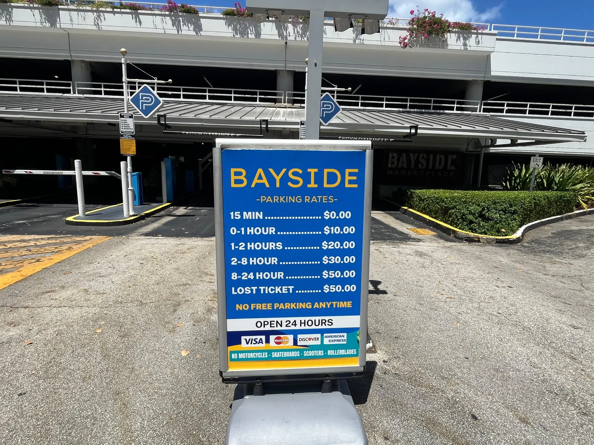 Bayside Marketplace parking rates at 401 Biscayne Blvd in Miami