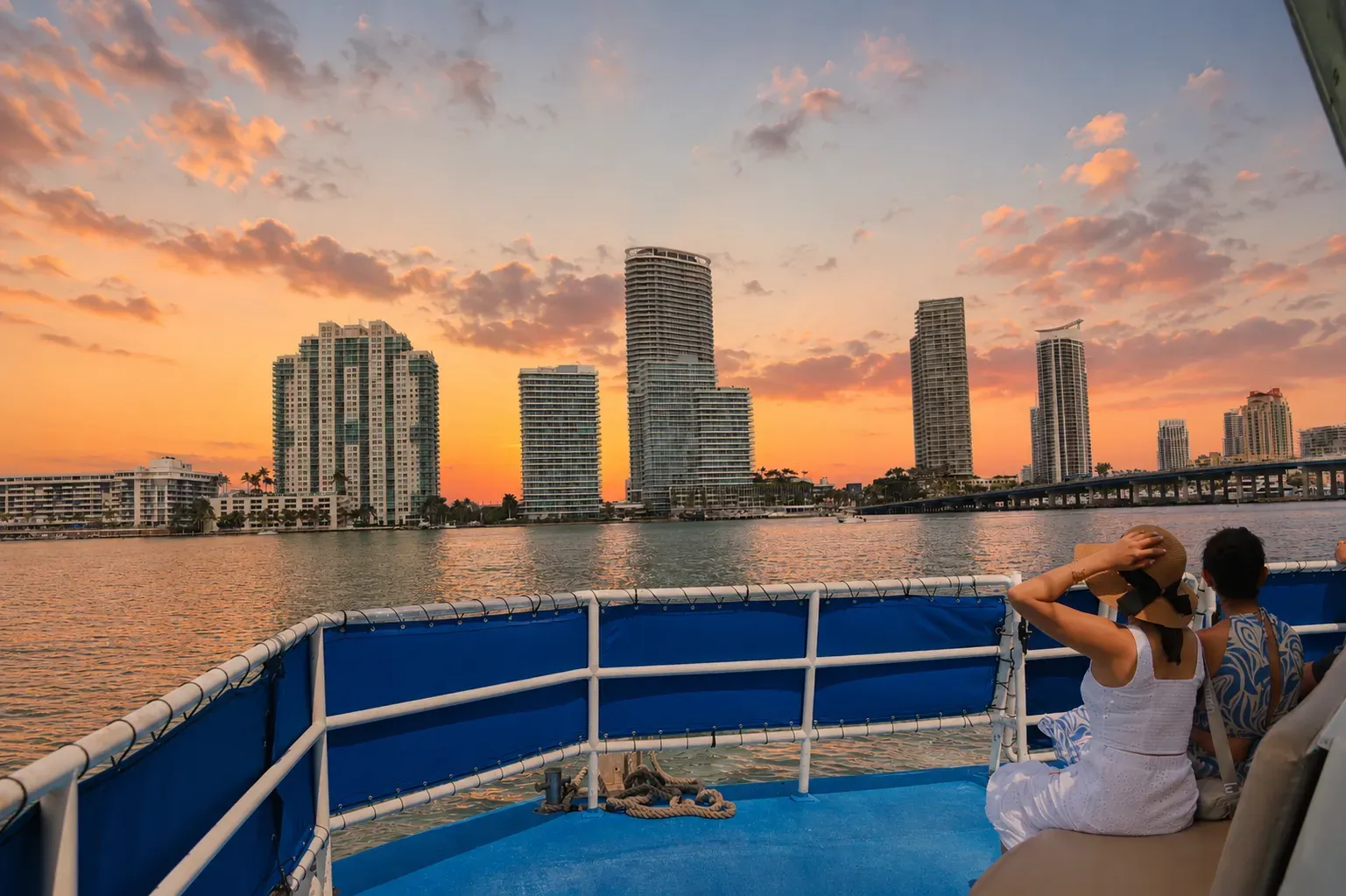Miami Sunset Boat Cruises from Bayside with beautiful Biscayne Bay skyline views and the official operator of sunset tours in Miami.