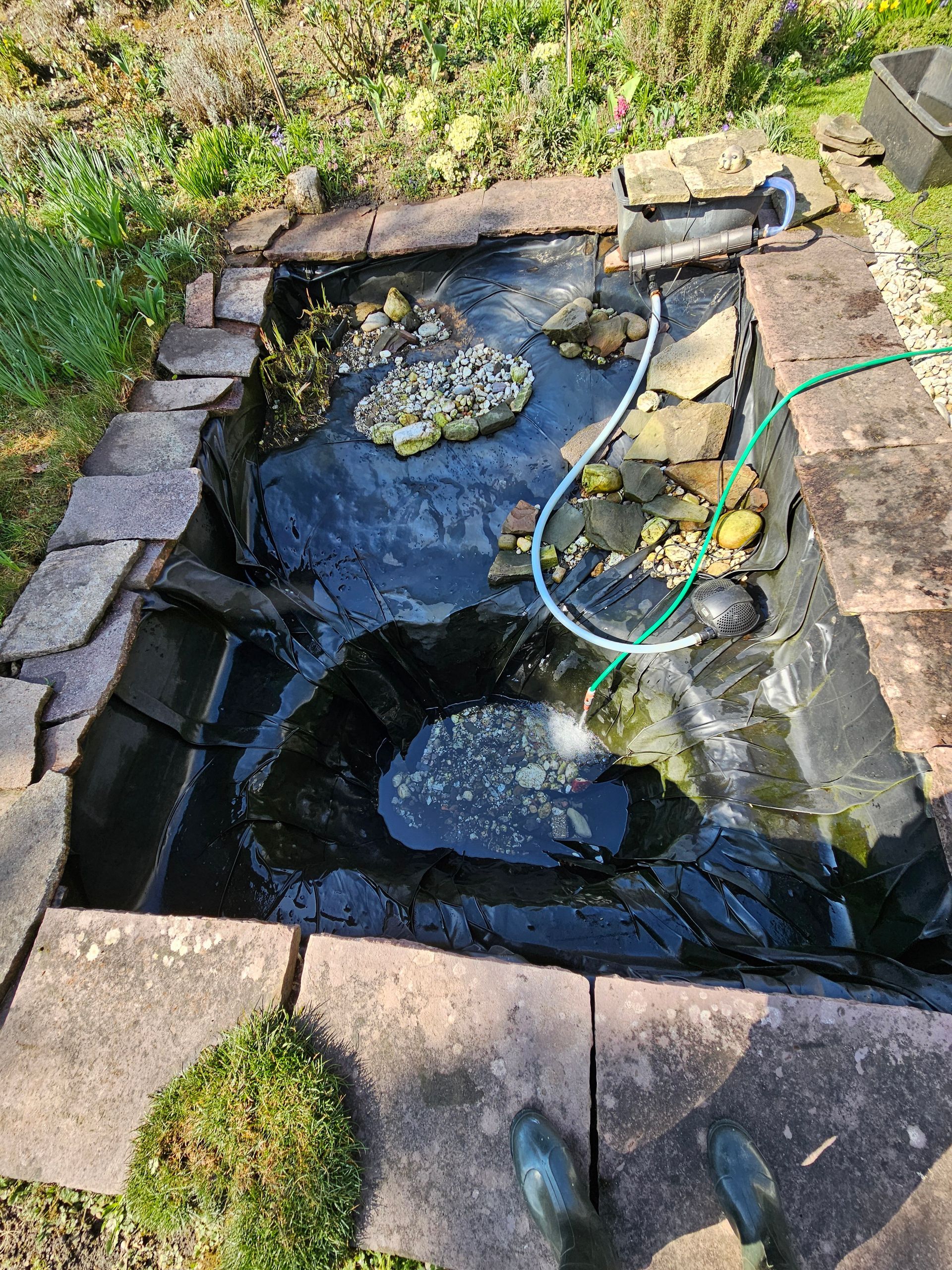 Schlamm aus Teich bekommen