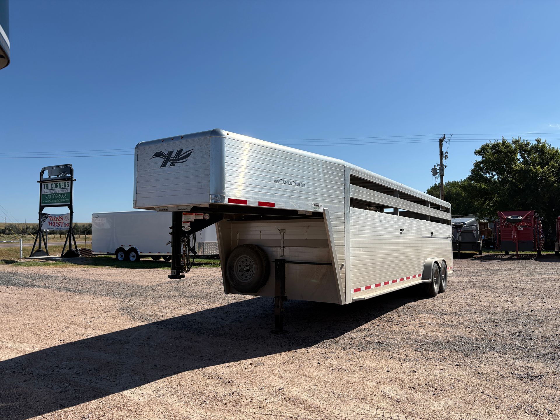 2025 Hillsboro 7x26 "Endura" Gooseneck Livestock Trailer