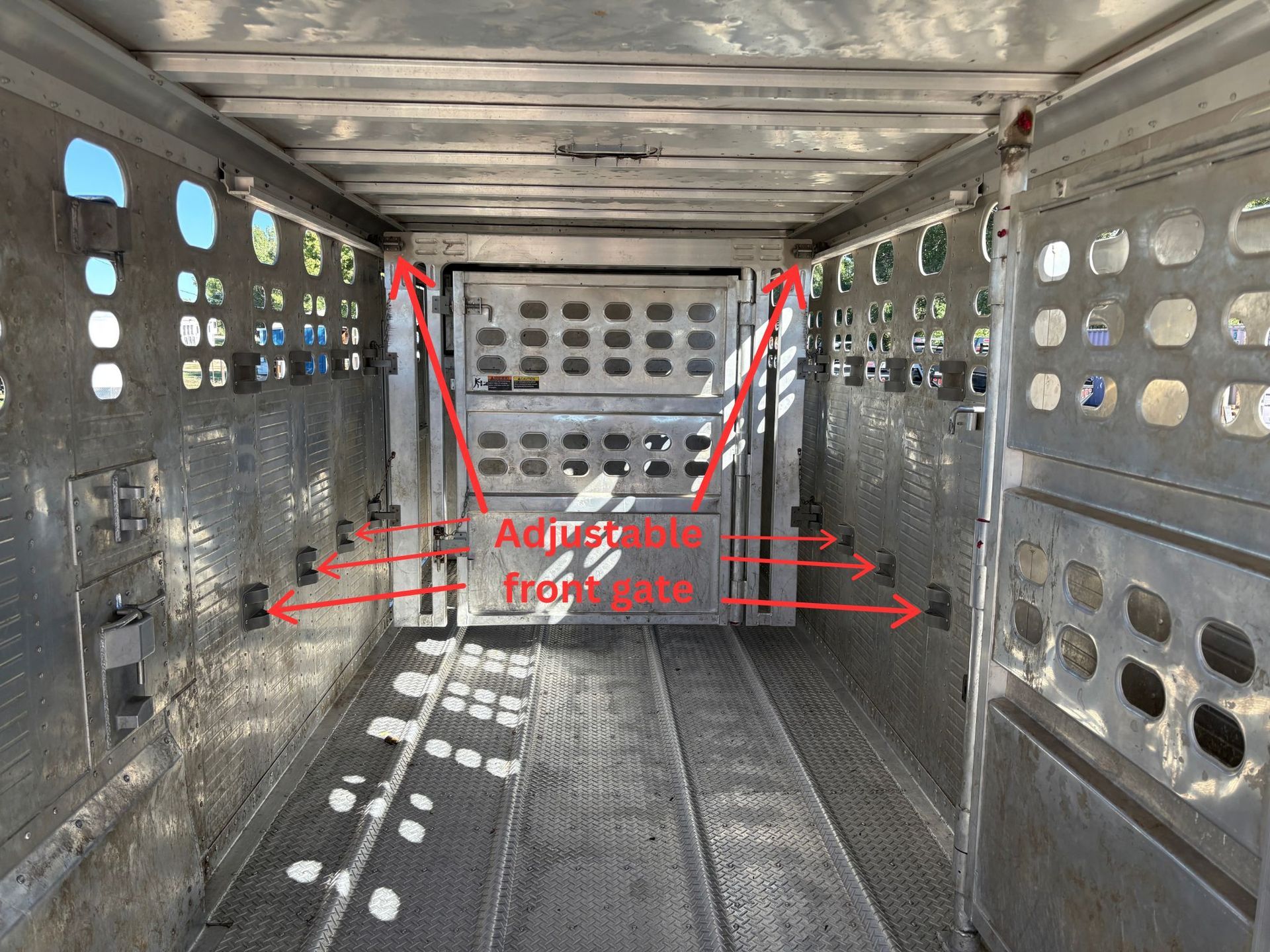 2023 Wilson 24' Stock with rolling gate
