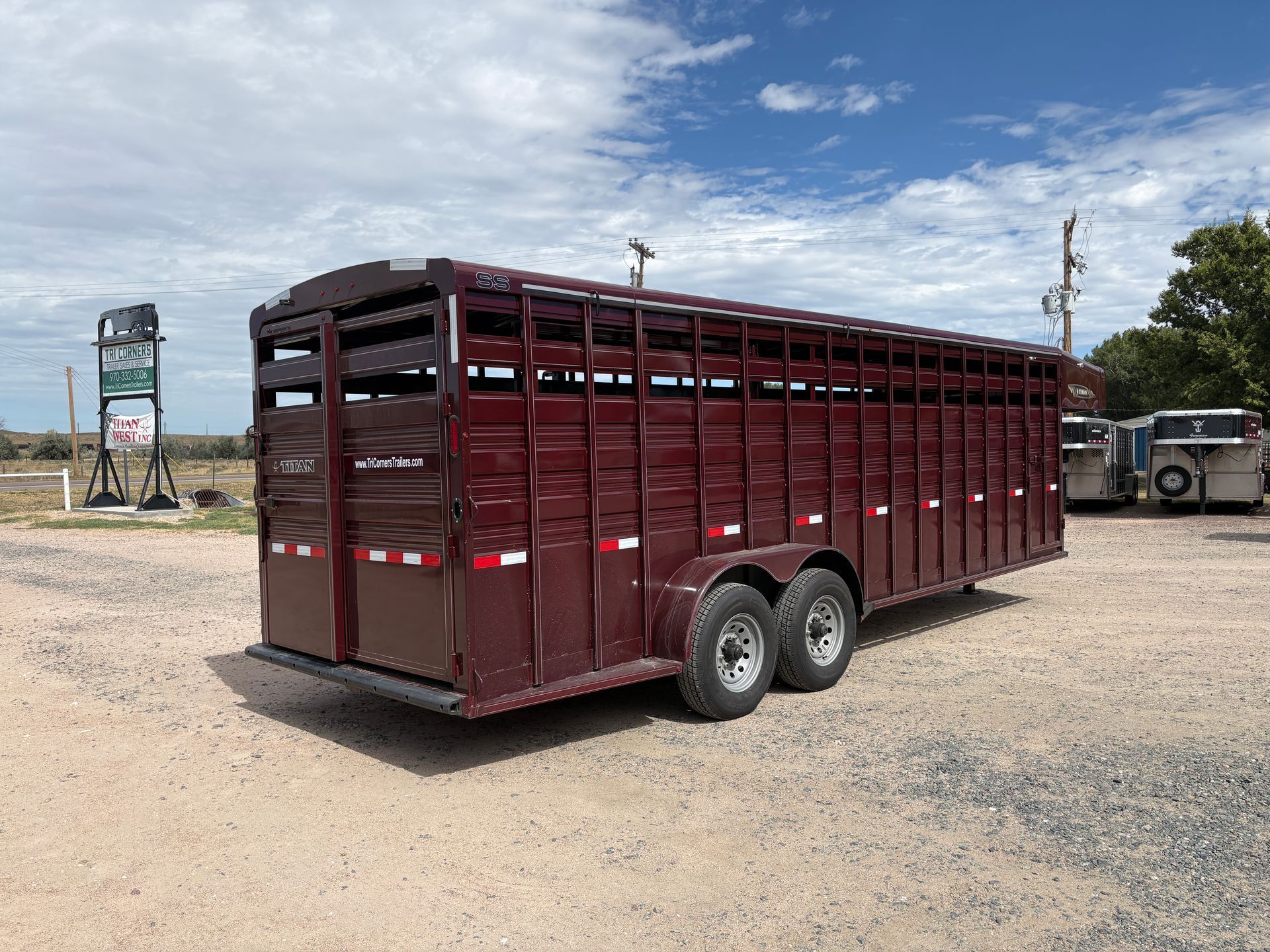 2026 Titan 24' Gooseneck Livstock Trailer