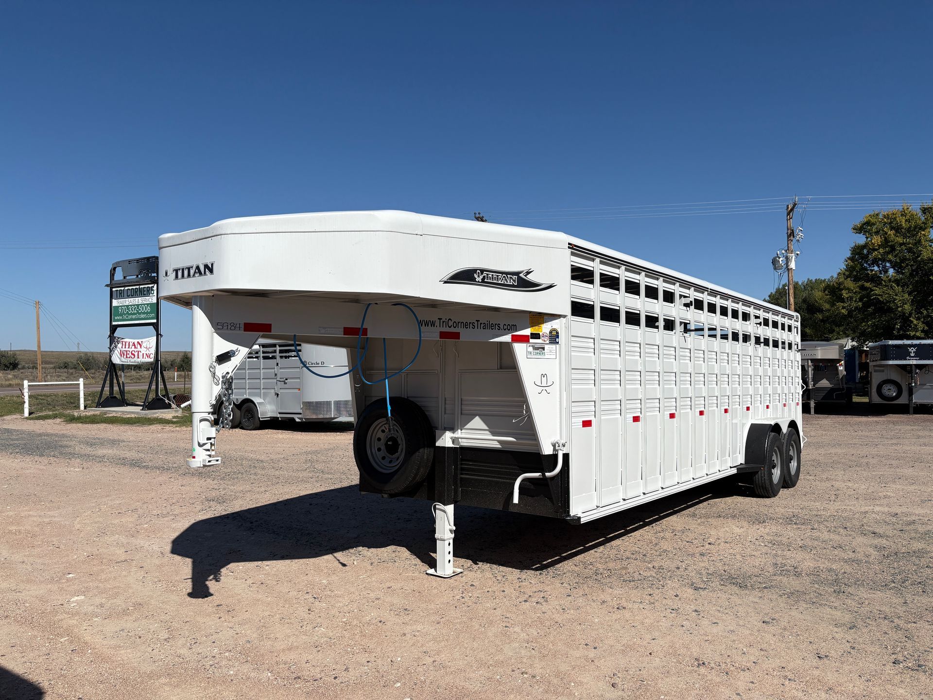 2026 24' Titan Gooseneck Trailer with mats