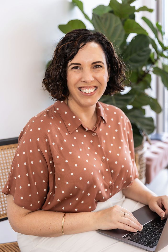 sarah dummer smiling in colourful shirt