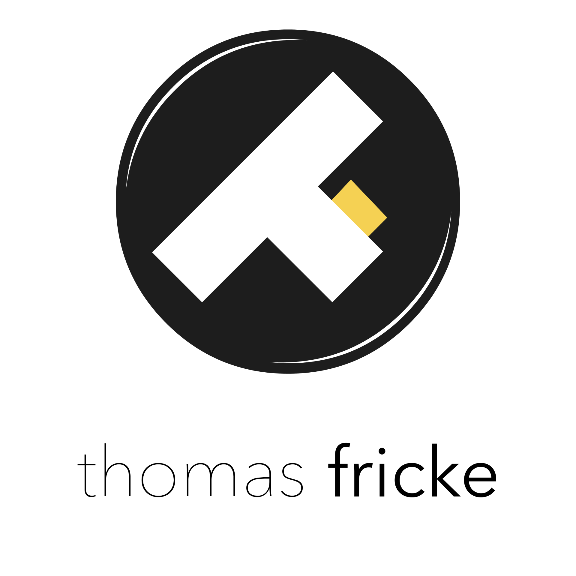 Ein Logo für Thomas Fricke mit einem „at“ im Kreis
