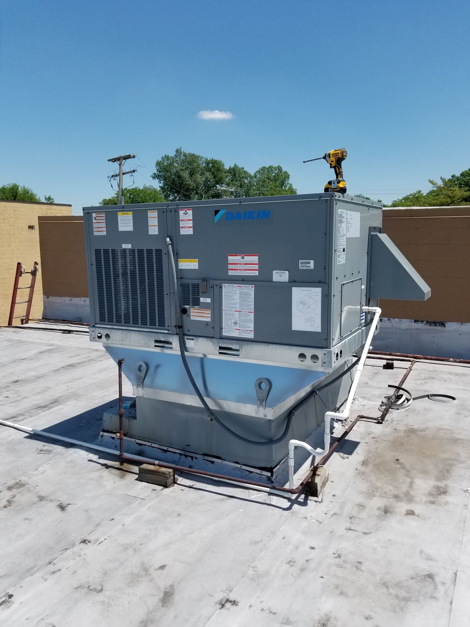a large air conditioner is sitting on top of a roof .