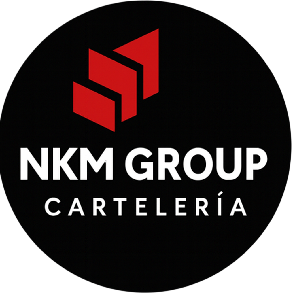 Logotipo para NKM Group Cartelería: formas geométricas rojas sobre texto blanco sobre un círculo negro.
