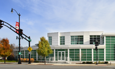 A large building with lots of windows and a traffic light
