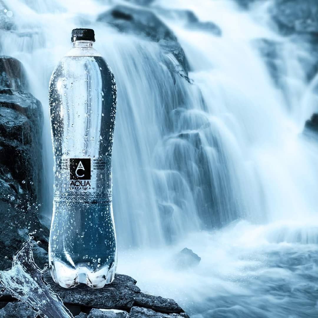 純淨山泉水景