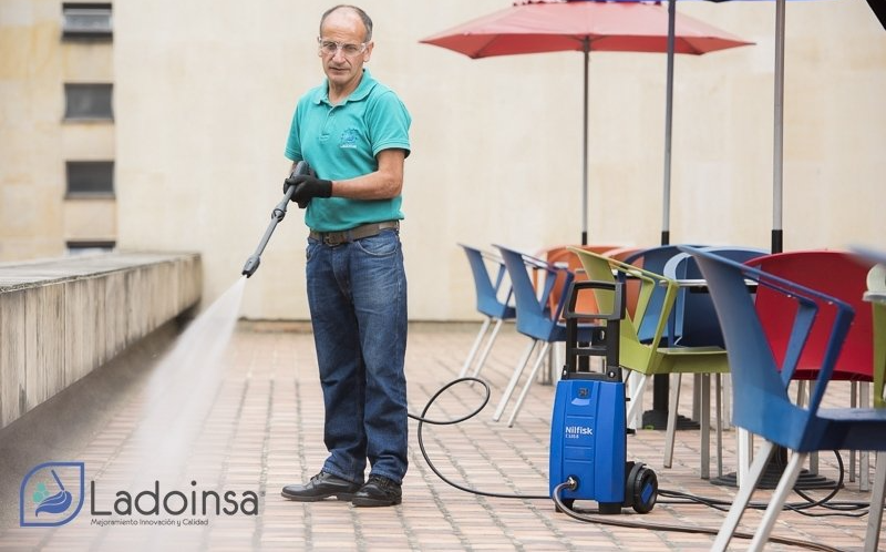 Aseo y limpieza de centros comerciales Aseo y limpieza de centros comerciales