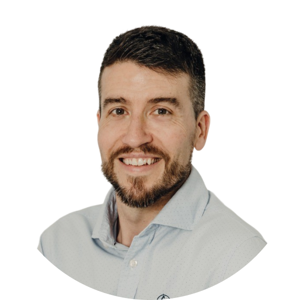 Headshot of Toni Navarro