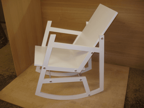Sedia bianca in legno