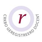 Het CRKBO-logo voor geregistreerde docenten, met een paarse cirkel en een bordeauxrode 