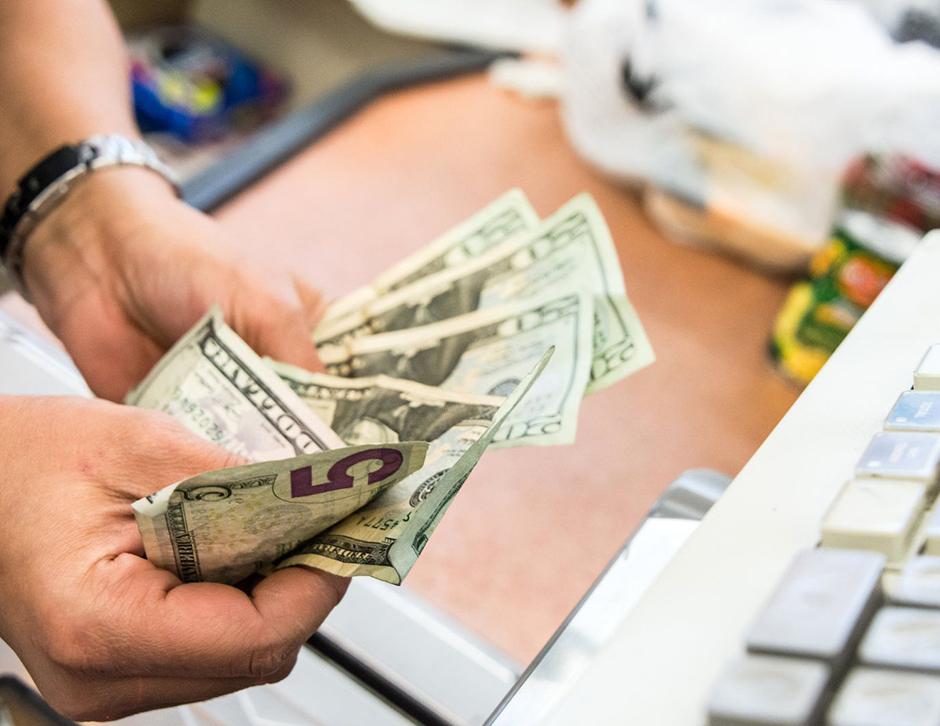 A cashless economy has drawbacks. Learn how going cashless affects consumers, privacy, and everyday transactions.
