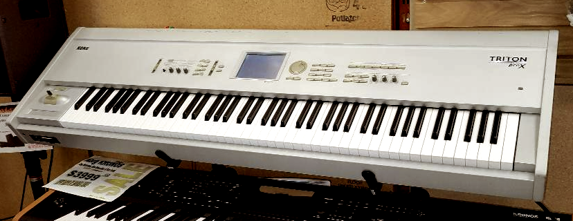 Closeup View of Kimball R-82 — Omaha, NE — Keyboard Kastle