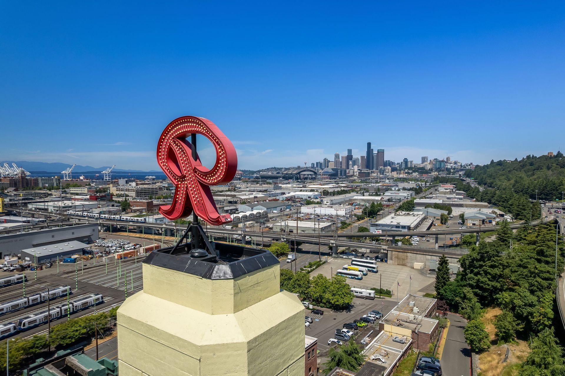 Photo of the Famous Rainier R