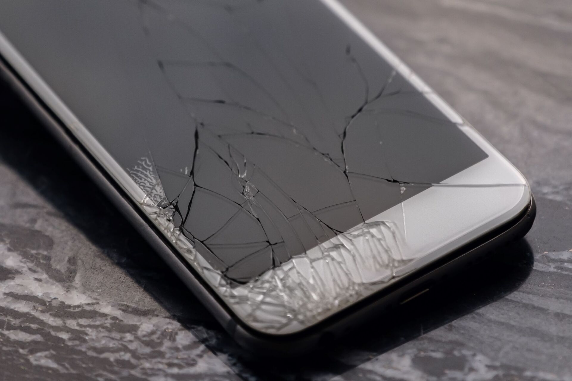 SOSTITUZIONE SCHERMO SMARTPHONE