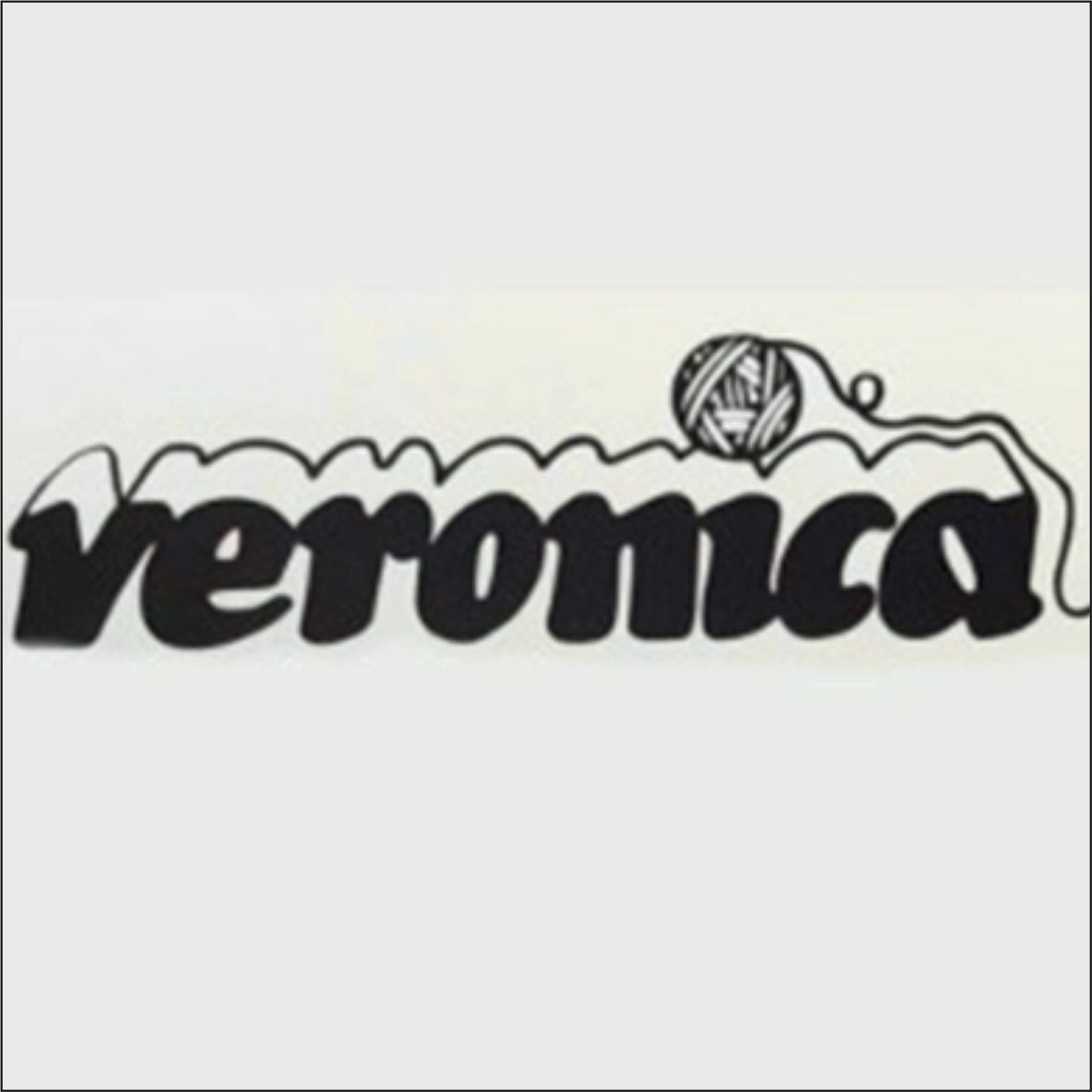 Un logo in bianco e nero per Veronica con una palla di lana
