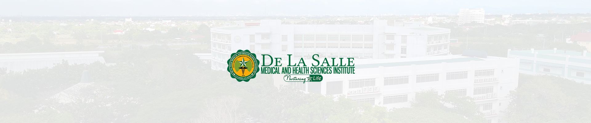 Del Estado logo in green and yellow on a white background with a faint building backdrop
