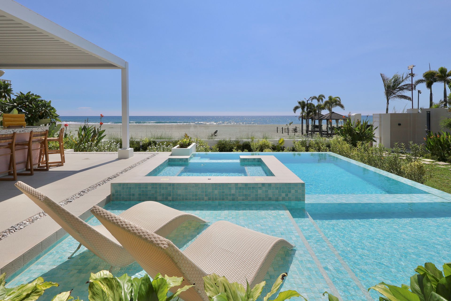 Alesea Tammocalao Pool View