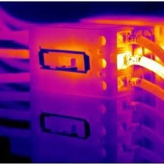 Thermal image shows a ceiling with a color gradient from purple (cold) to yellow (warm). A dark shape is in the center.