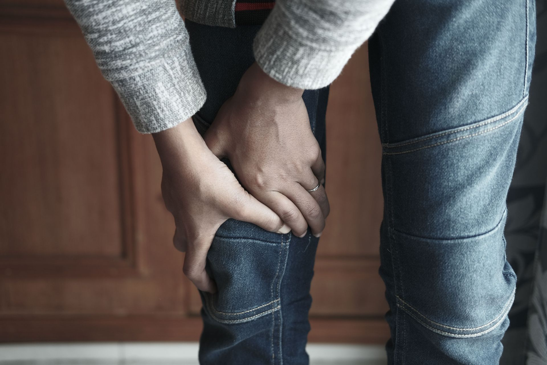 patient with knee pain