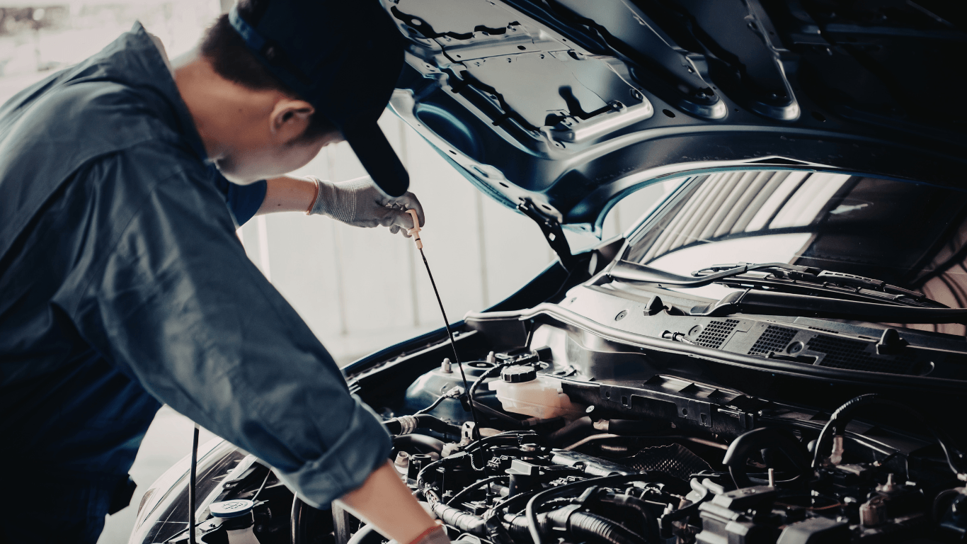 a mechanic doing an oil change in chattanooga tn