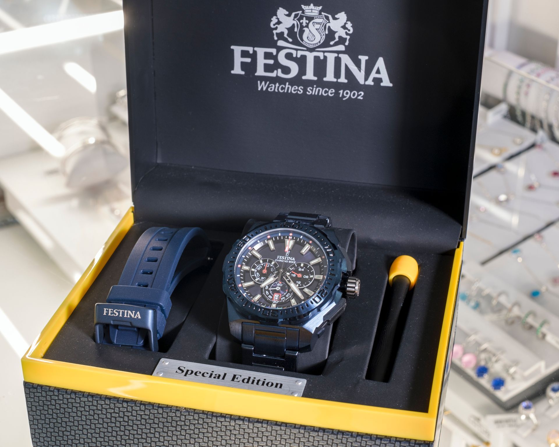 Orologio Festina in scatola con cinturino extra e attrezzo, nero e blu,