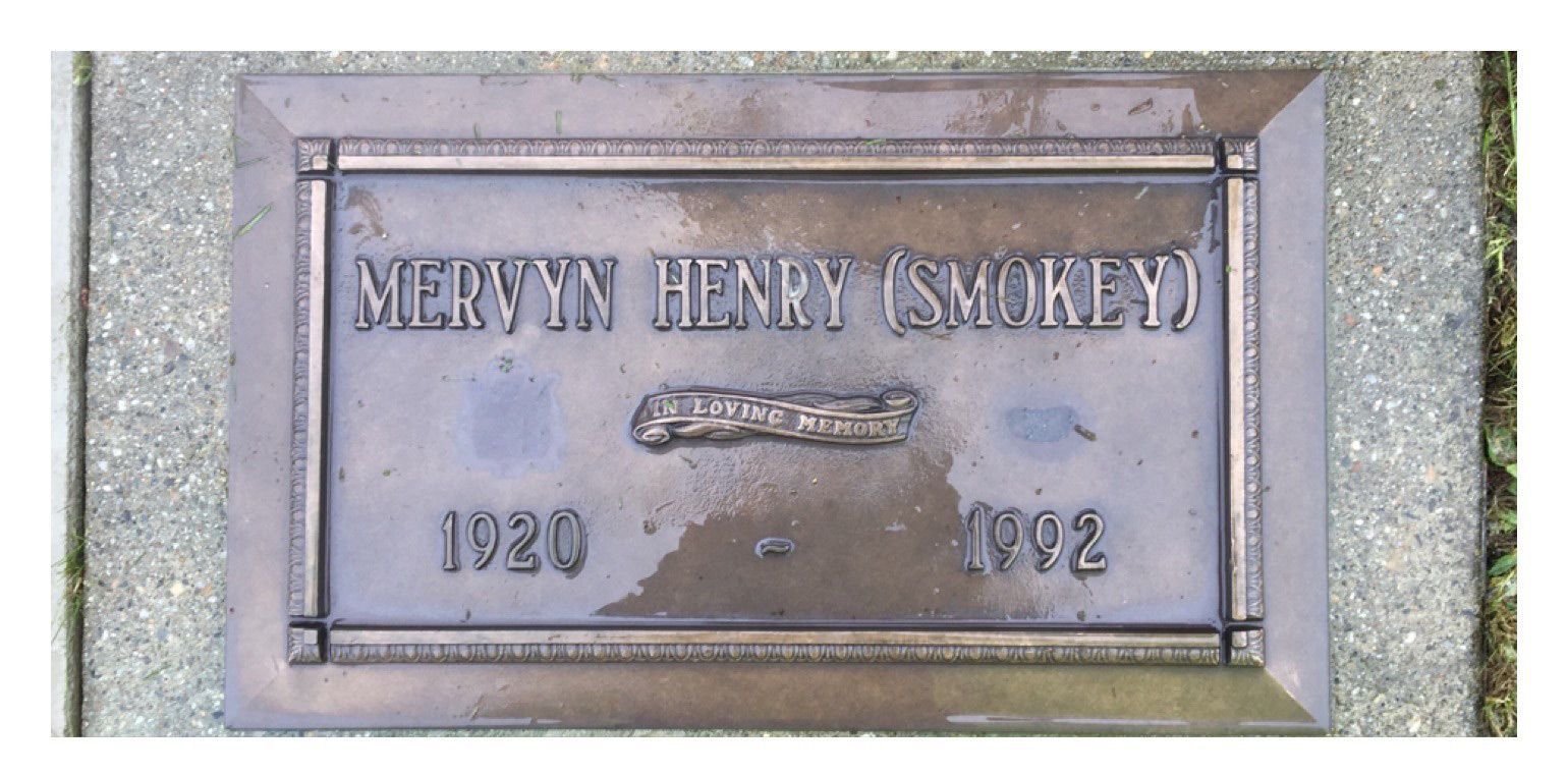 A plaque that says mervyn henry smokey on it