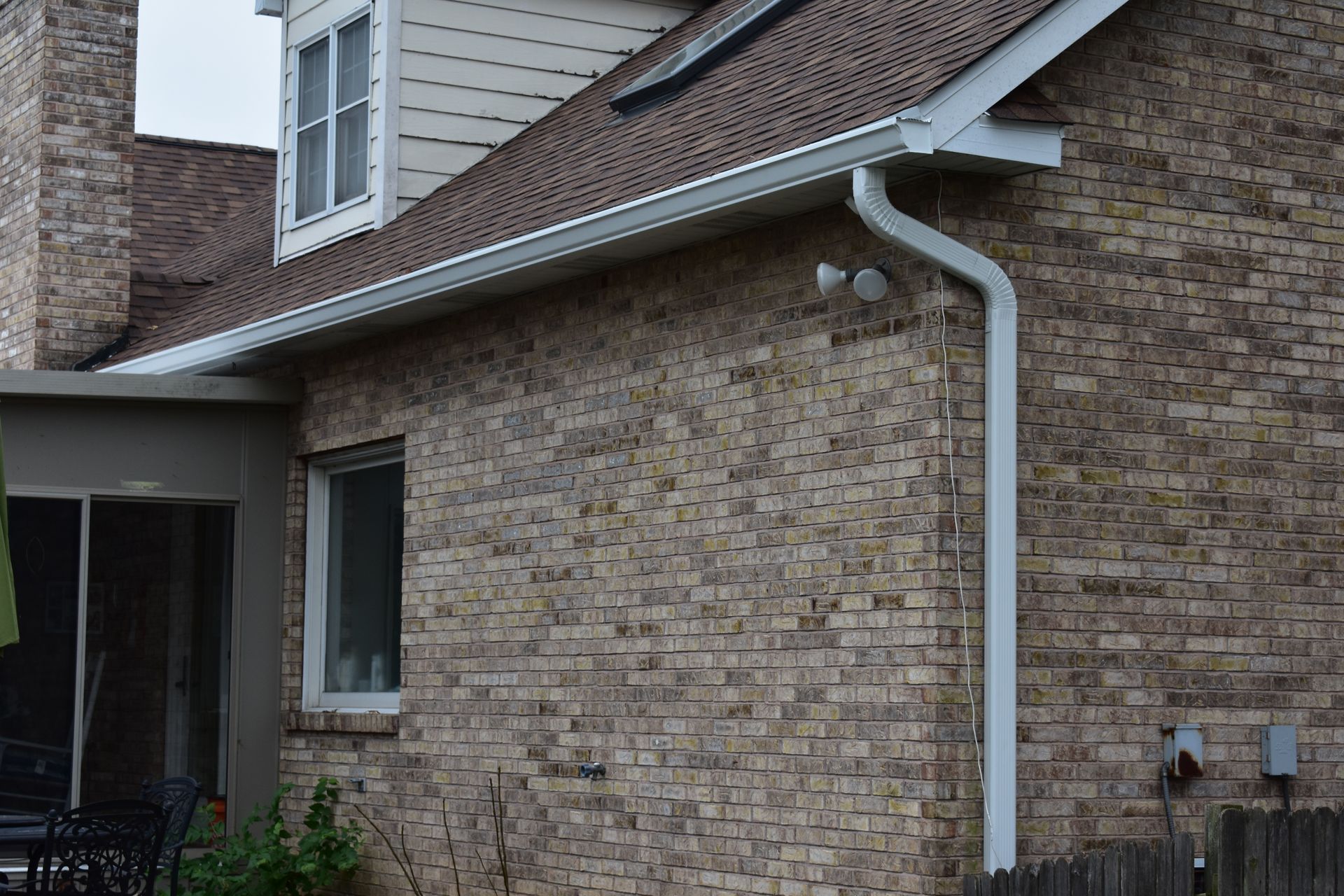 Photo of seamless gutters installed by Fast Track Contracting
