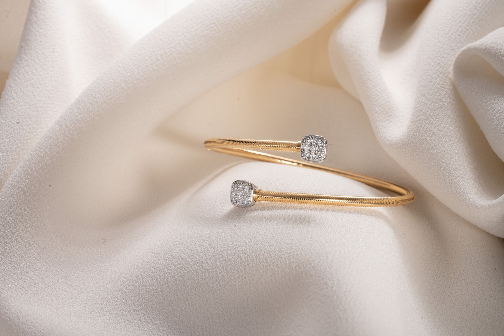 anello con diamante