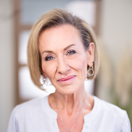 Julie, MEP-C,FNP-BC, Pelle Spa