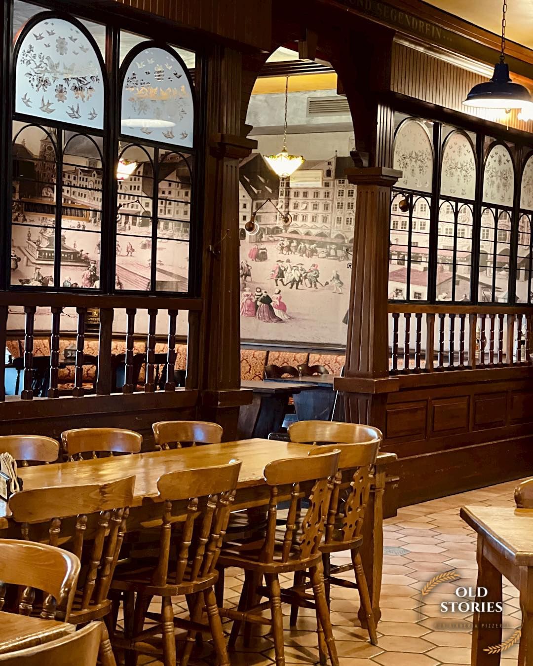 tavoli e coperti interni di Old Stories, pub e pizzeria a Rionero in Vulture