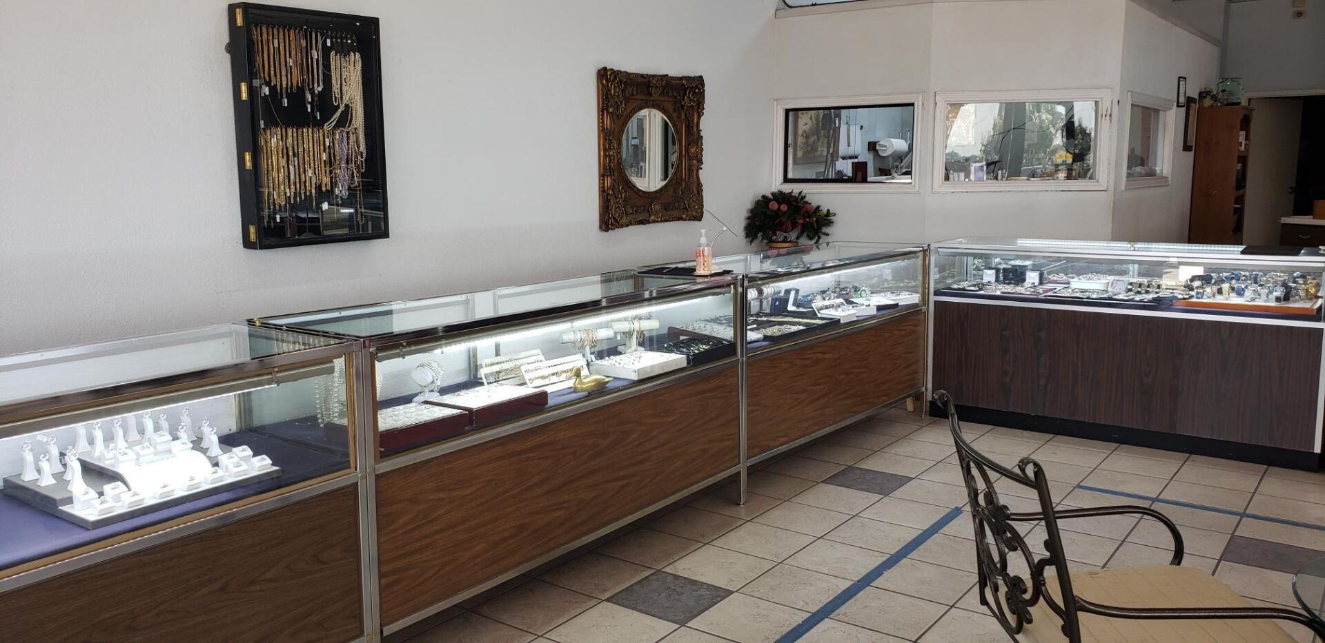 Jewelry Specialists — Arlington, TX — Arlington Gold & Silver & Diamond Exchange