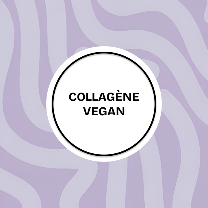 Une étiquette circulaire blanche avec le texte noir « COLLAGÈNE VEGAN » centré sur un fond ondulé violet clair.