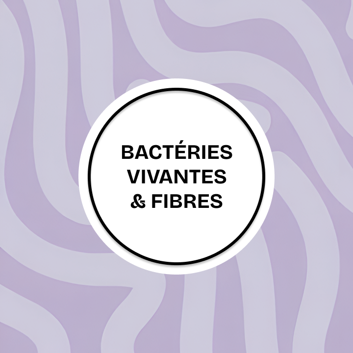 Un badge circulaire blanc sur un fond violet clair ondulé, avec le texte « BACTÉRIES VIVANTES & FIBRES ».