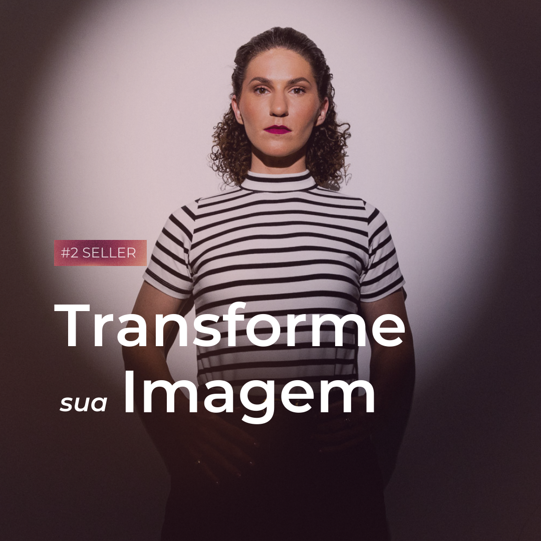 Uma mulher com uma camisa listrada com as palavras transforme sua imagem abaixo dela