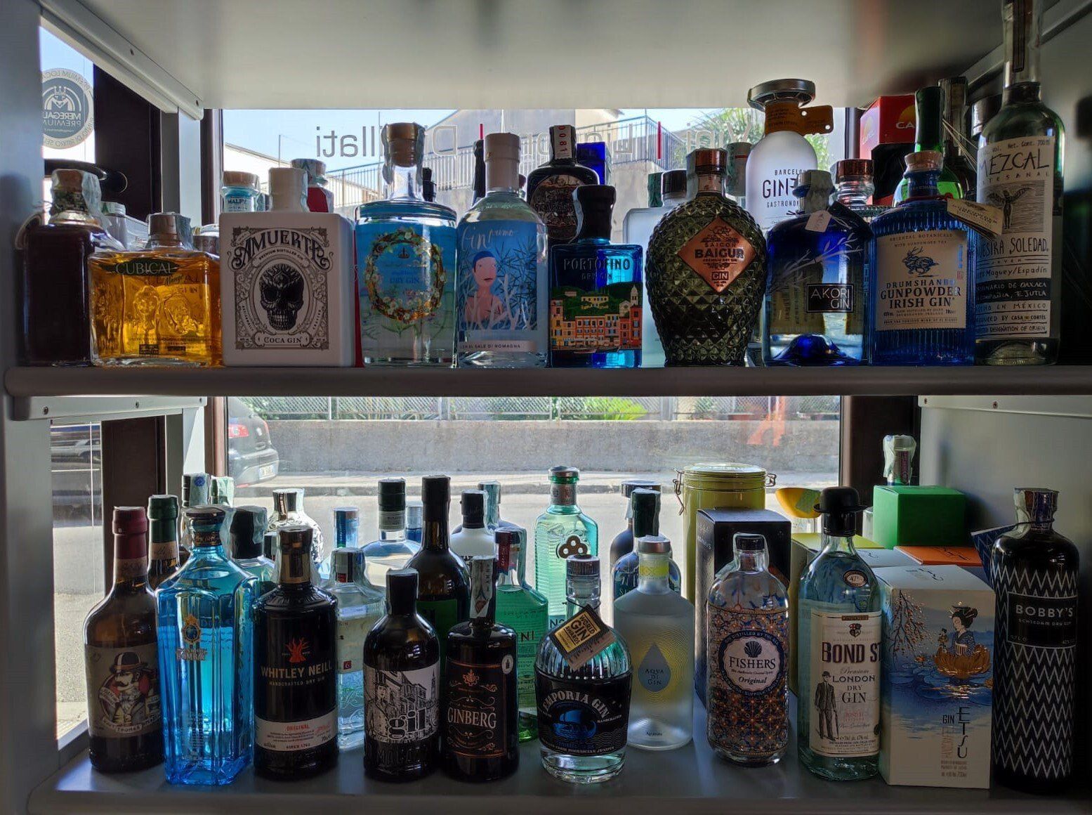 enoteca scaffali