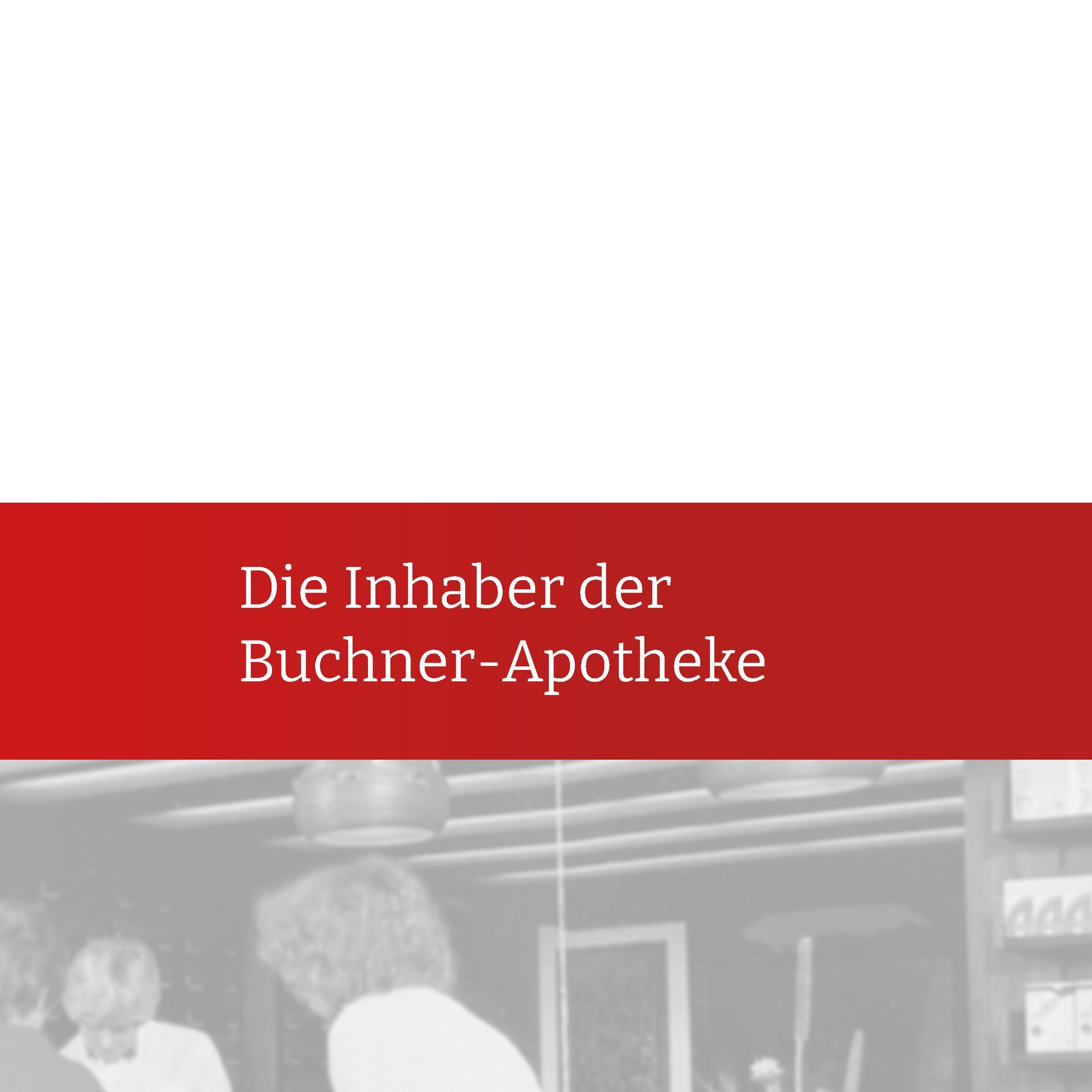 Ein rotes Banner mit der Aufschrift „Die Inhaber der Buchner-Apotheke“ darauf