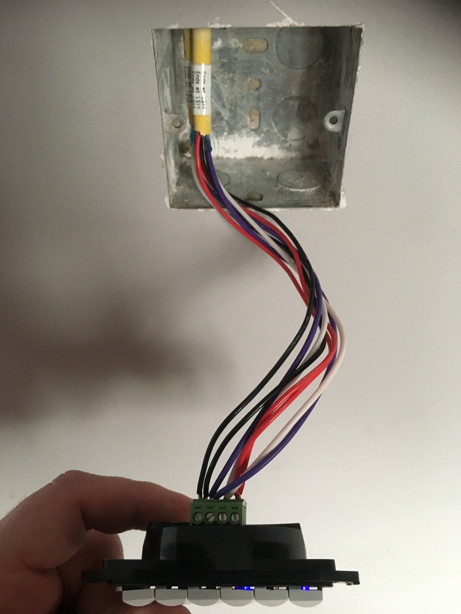 Photograph of bus loop wiring of control4 keypad