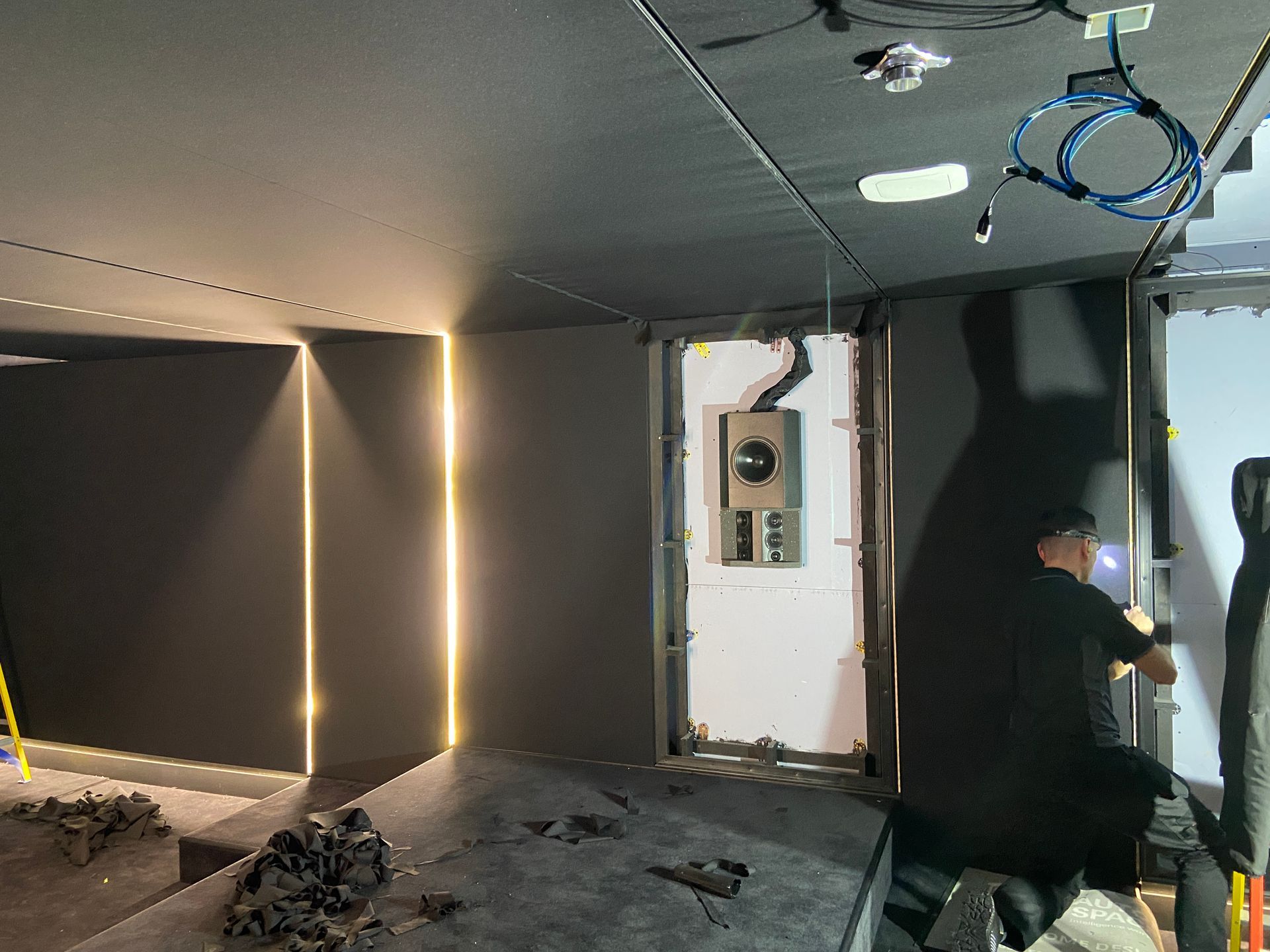 Stretch fabric installation side wall & ceiling